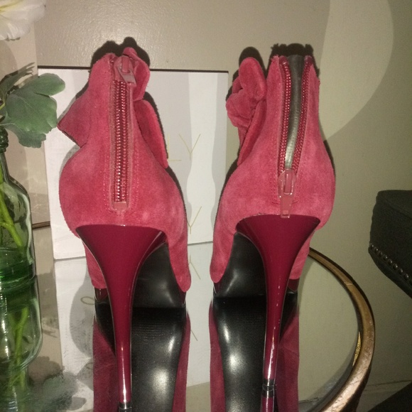 High Heels - Picture 2 of 5